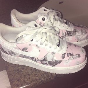 Air Force 1’s pink floral rose